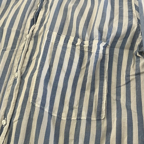 Button up shirts to go - Picture 6 of 8